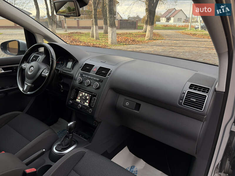 Мінівен Volkswagen Touran 2013 в Тячеві