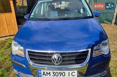 Минивэн Volkswagen Touran 2010 в Житомире