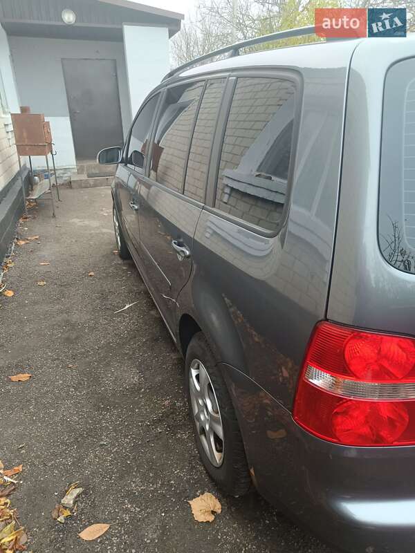 Минивэн Volkswagen Touran 2005 в Росаве