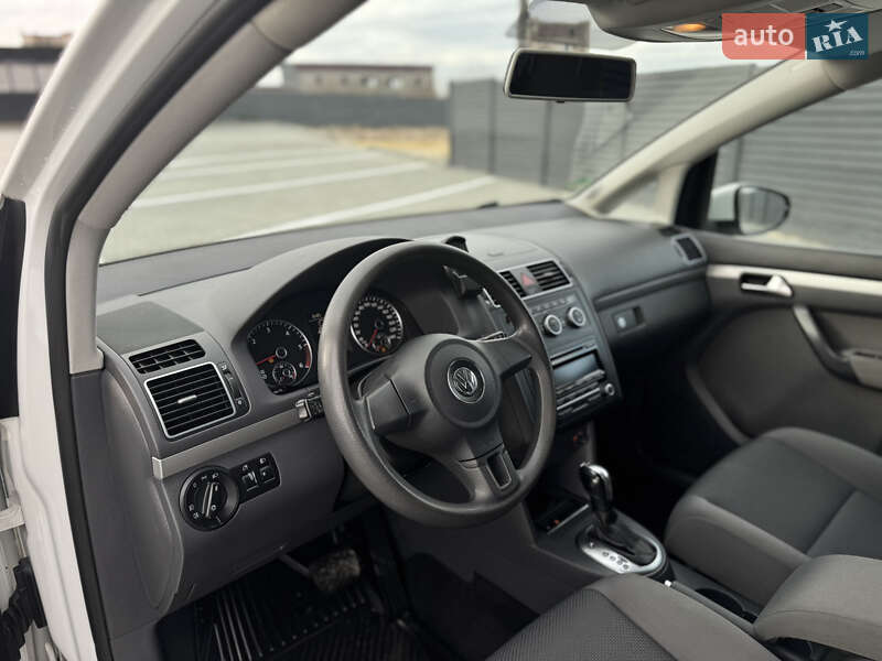 Минивэн Volkswagen Touran 2012 в Дубно