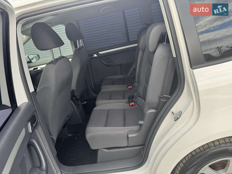 Минивэн Volkswagen Touran 2012 в Дубно