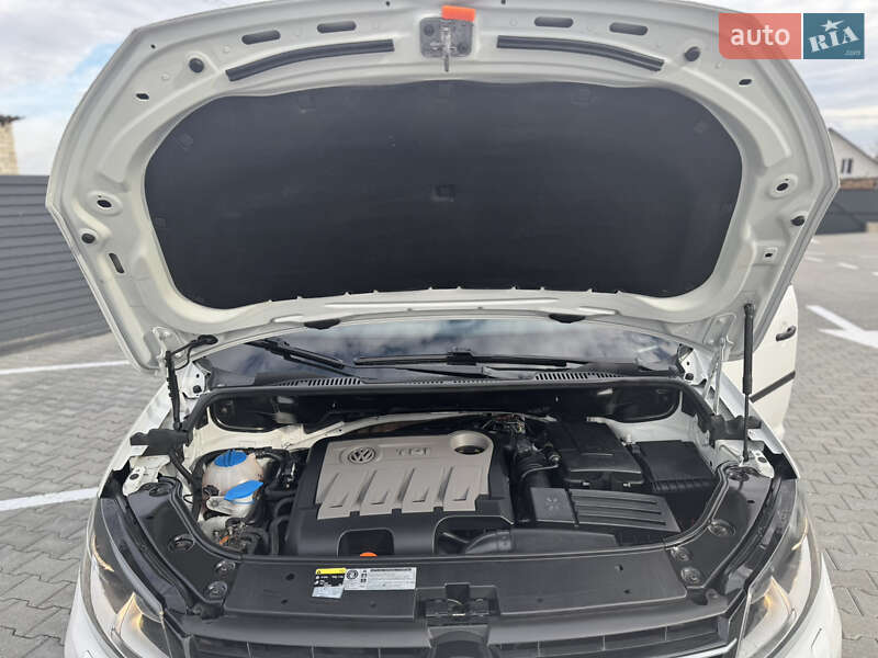 Минивэн Volkswagen Touran 2012 в Дубно