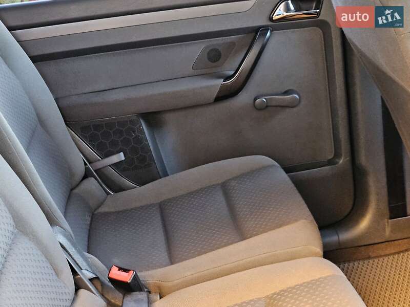 Минивэн Volkswagen Touran 2004 в Дрогобыче