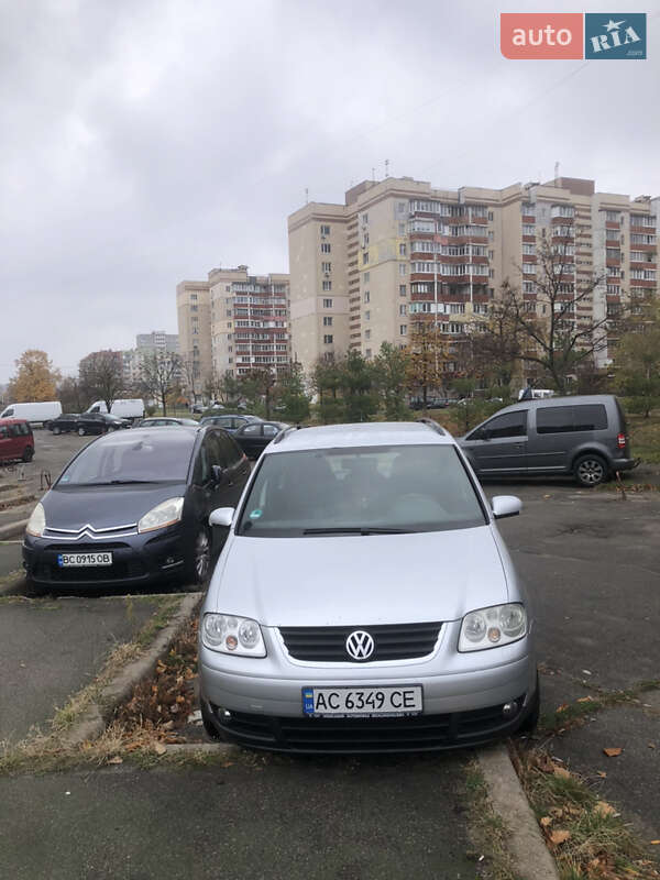 Минивэн Volkswagen Touran 2006 в Киеве