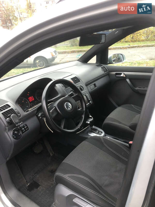 Минивэн Volkswagen Touran 2006 в Киеве