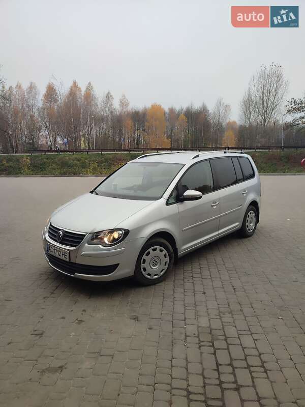 Минивэн Volkswagen Touran 2009 в Ратным