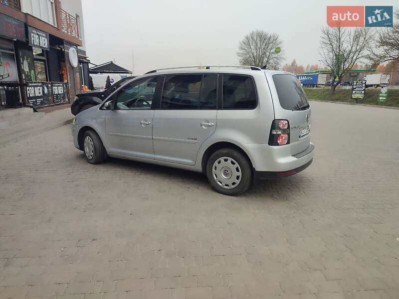 Минивэн Volkswagen Touran 2009 в Ратным