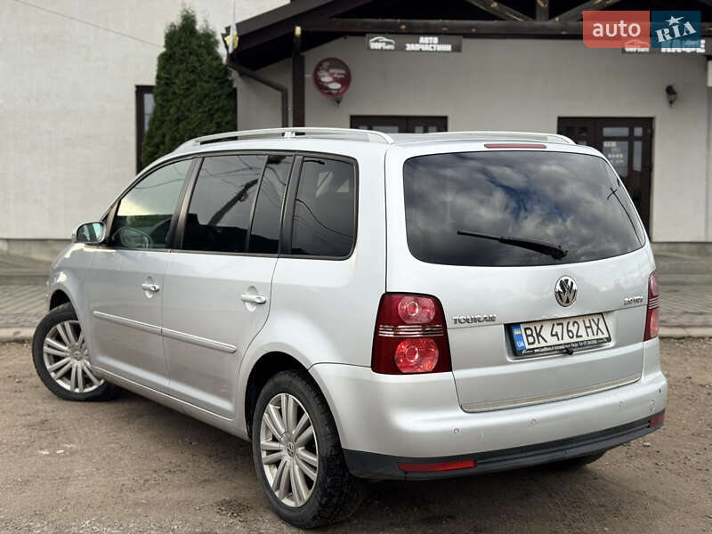 Минивэн Volkswagen Touran 2007 в Сарнах