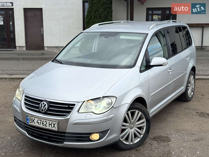 Минивэн Volkswagen Touran 2007 в Сарнах