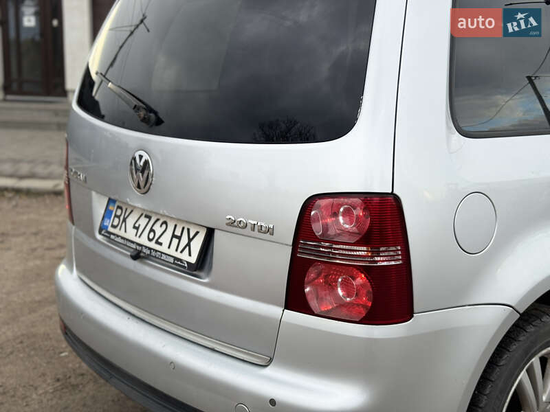 Минивэн Volkswagen Touran 2007 в Сарнах