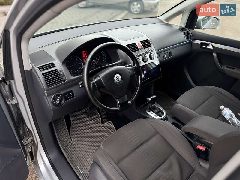 Минивэн Volkswagen Touran 2007 в Сарнах