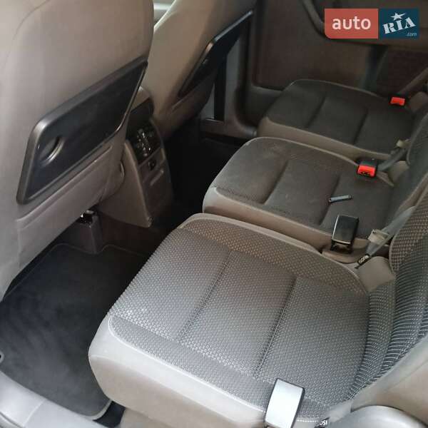 Минивэн Volkswagen Touran 2011 в Звягеле