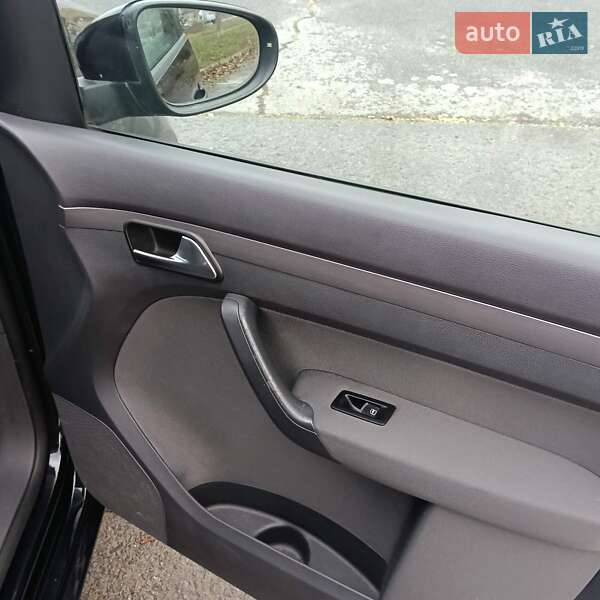 Минивэн Volkswagen Touran 2011 в Звягеле