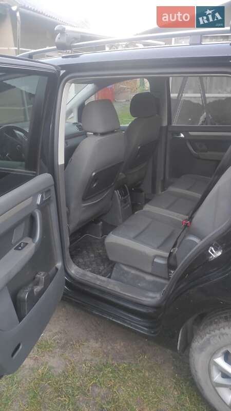 Минивэн Volkswagen Touran 2010 в Львове