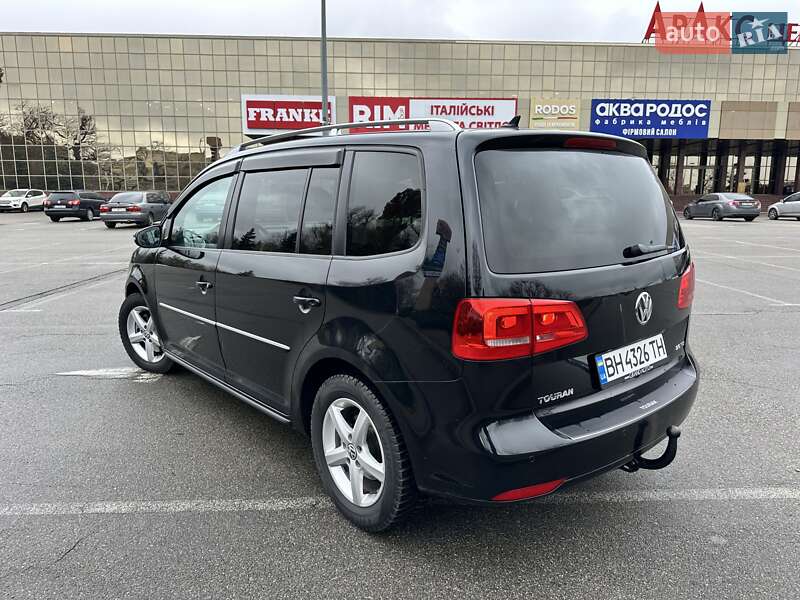 Минивэн Volkswagen Touran 2013 в Киеве