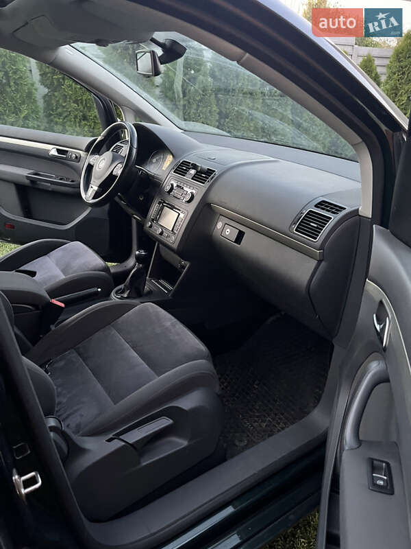 Минивэн Volkswagen Touran 2011 в Чигирине