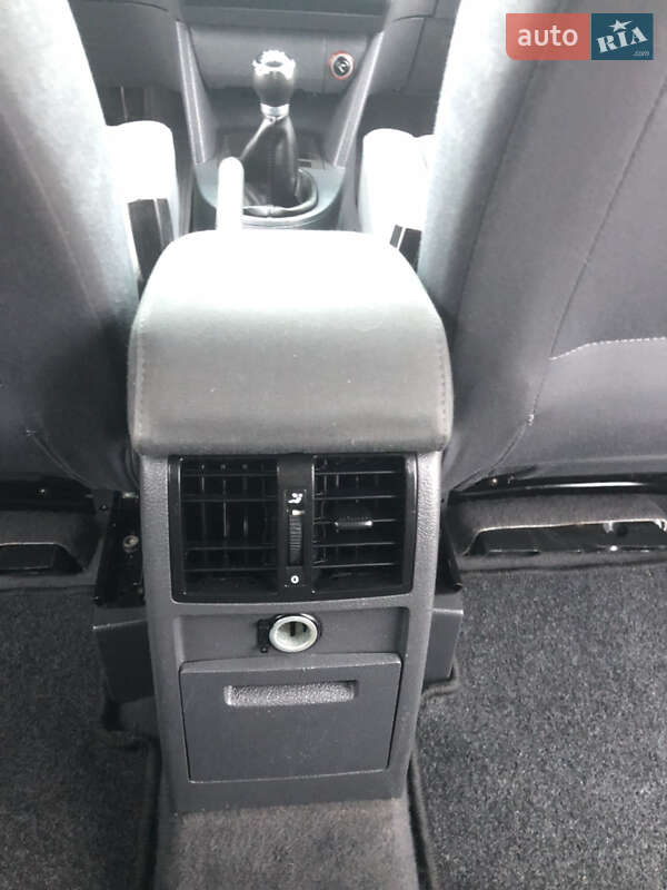 Минивэн Volkswagen Touran 2005 в Ровно фото 33 Минивэн Volkswagen Touran 2005 в Ровно