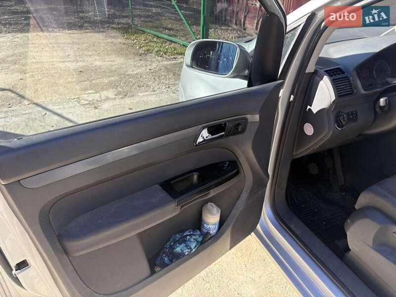 Минивэн Volkswagen Touran 2003 в Черновцах