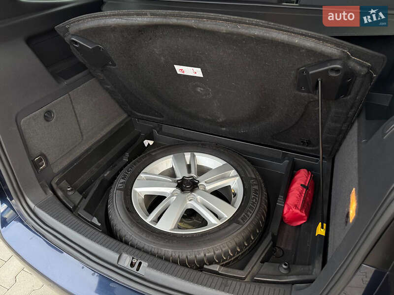 Минивэн Volkswagen Touran 2012 в Харькове