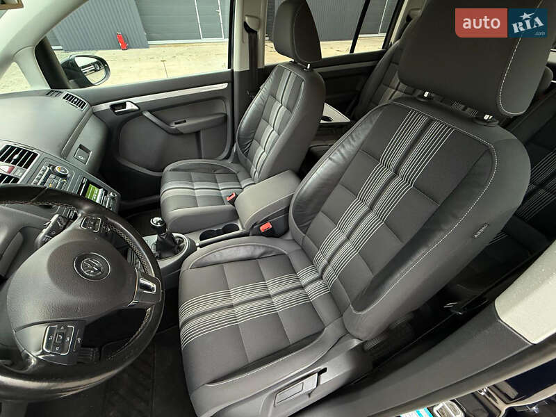 Минивэн Volkswagen Touran 2012 в Харькове