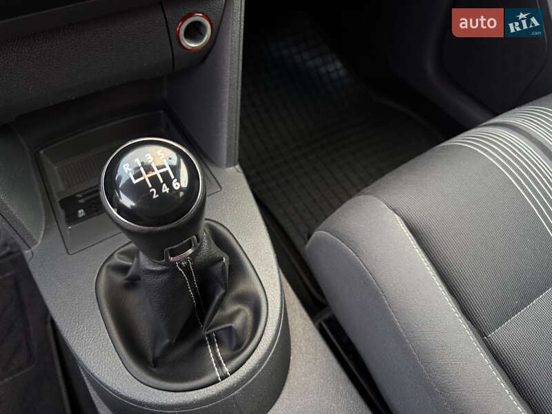 Минивэн Volkswagen Touran 2012 в Харькове