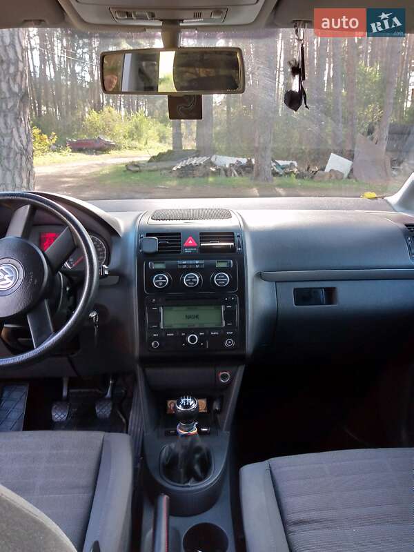 Минивэн Volkswagen Touran 2006 в Цумани фото 6 Минивэн Volkswagen Touran 2006 в Цумани