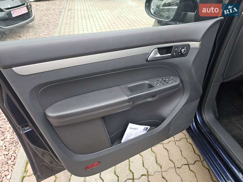 Минивэн Volkswagen Touran 2012 в Стрые