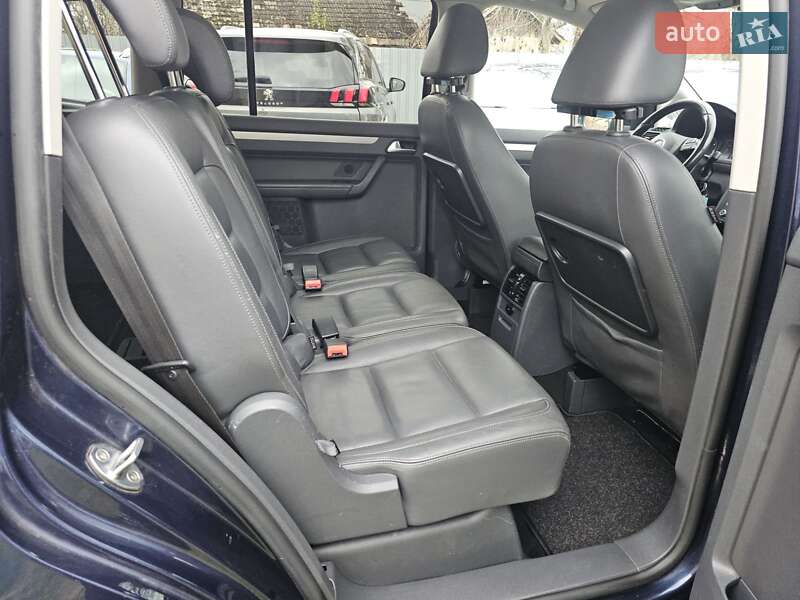 Минивэн Volkswagen Touran 2012 в Стрые