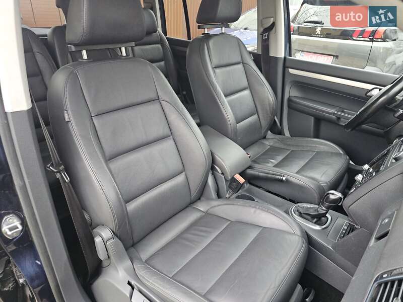 Минивэн Volkswagen Touran 2012 в Стрые