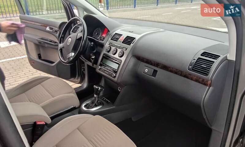 Минивэн Volkswagen Touran 2010 в Нововолынске фото 20 Минивэн Volkswagen Touran 2010 в Нововолынске