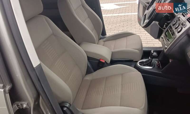 Минивэн Volkswagen Touran 2010 в Нововолынске фото 21 Минивэн Volkswagen Touran 2010 в Нововолынске