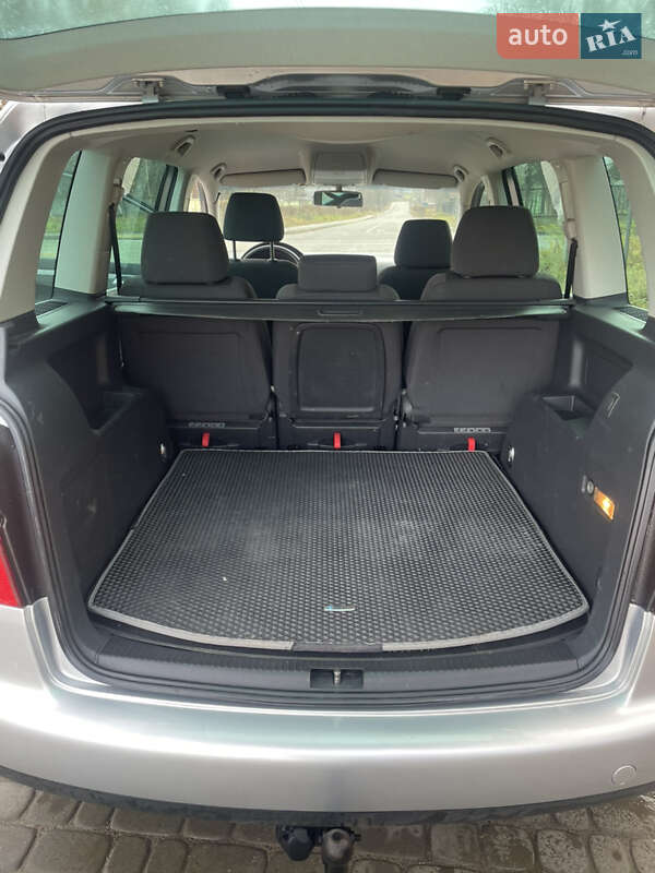 Минивэн Volkswagen Touran 2006 в Новояворовске фото 15 Минивэн Volkswagen Touran 2006 в Новояворовске