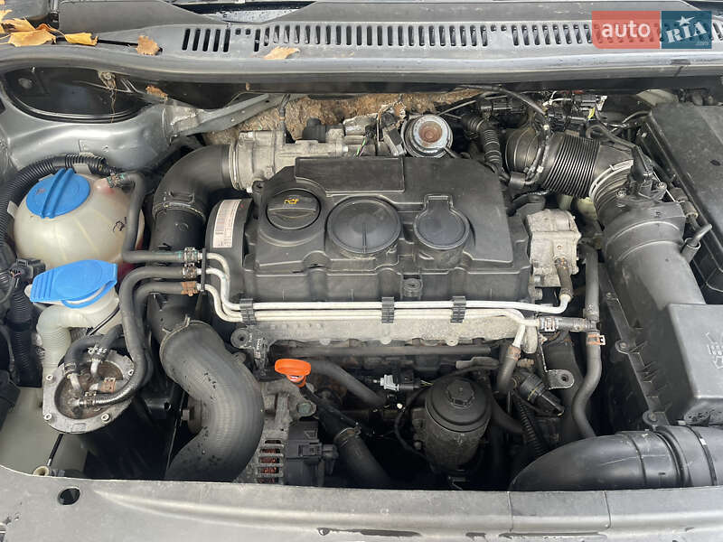 Минивэн Volkswagen Touran 2006 в Новояворовске фото 19 Минивэн Volkswagen Touran 2006 в Новояворовске