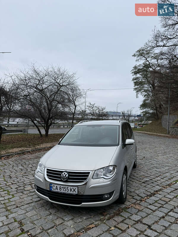 Минивэн Volkswagen Touran 2009 в Киеве