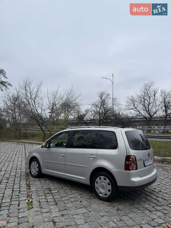 Минивэн Volkswagen Touran 2009 в Киеве