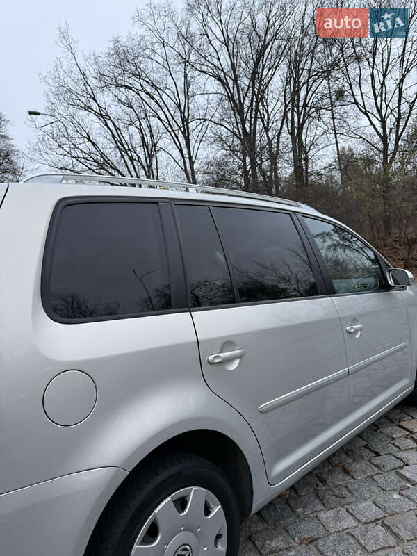 Минивэн Volkswagen Touran 2009 в Киеве