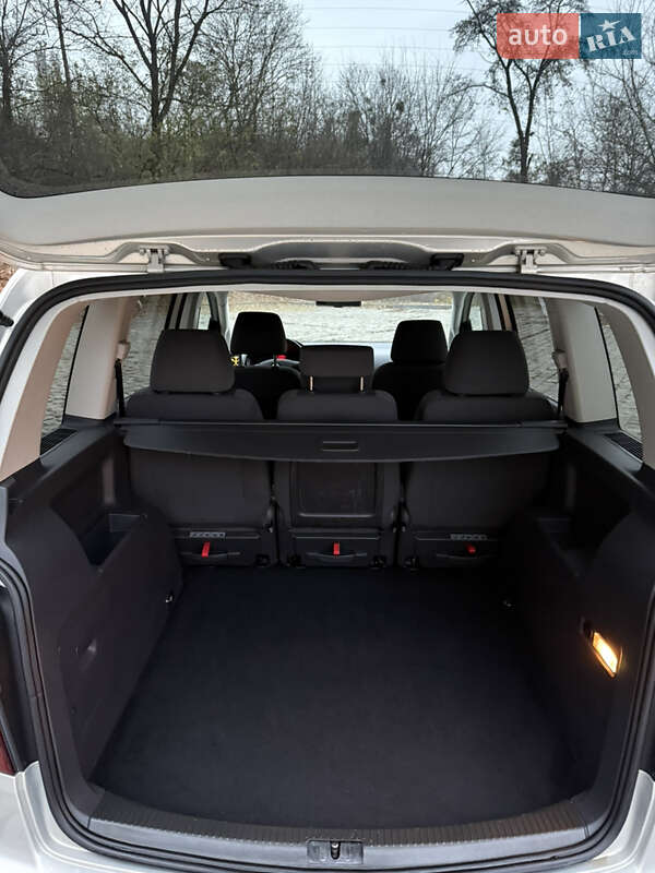 Минивэн Volkswagen Touran 2009 в Киеве