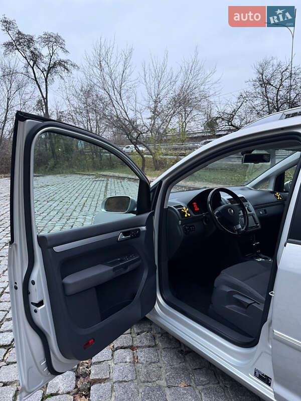 Минивэн Volkswagen Touran 2009 в Киеве