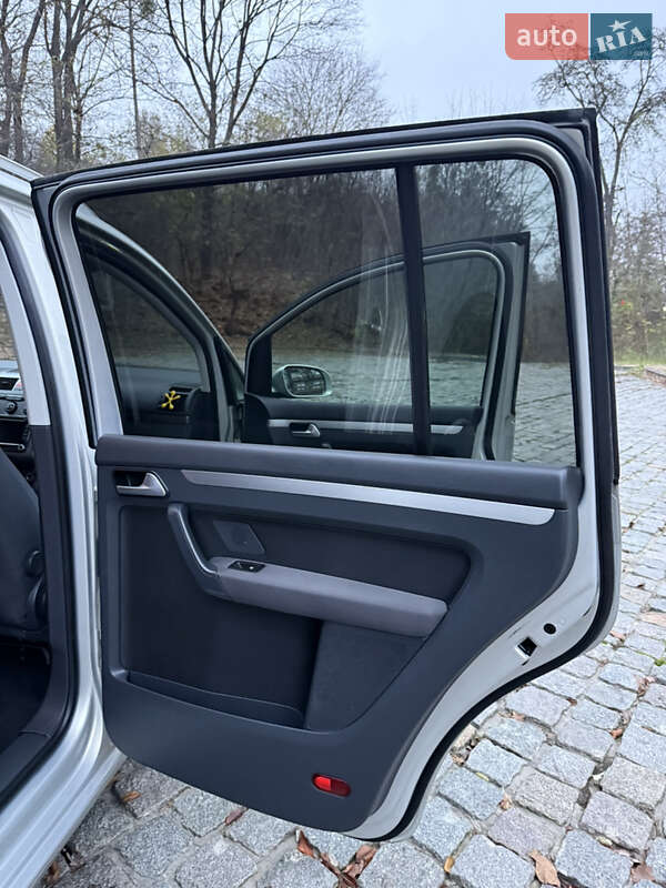 Минивэн Volkswagen Touran 2009 в Киеве