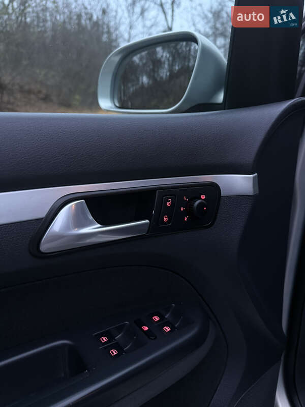 Минивэн Volkswagen Touran 2009 в Киеве