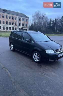 Минивэн Volkswagen Touran 2004 в Емильчине