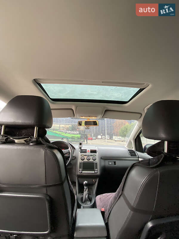 Минивэн Volkswagen Touran 2007 в Луцке