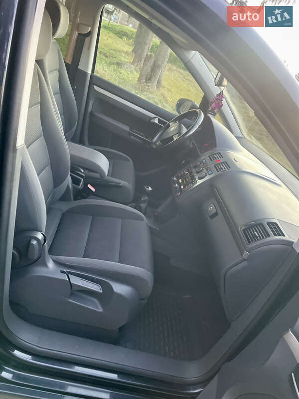 Минивэн Volkswagen Touran 2010 в Староконстантинове фото 13 Минивэн Volkswagen Touran 2010 в Староконстантинове