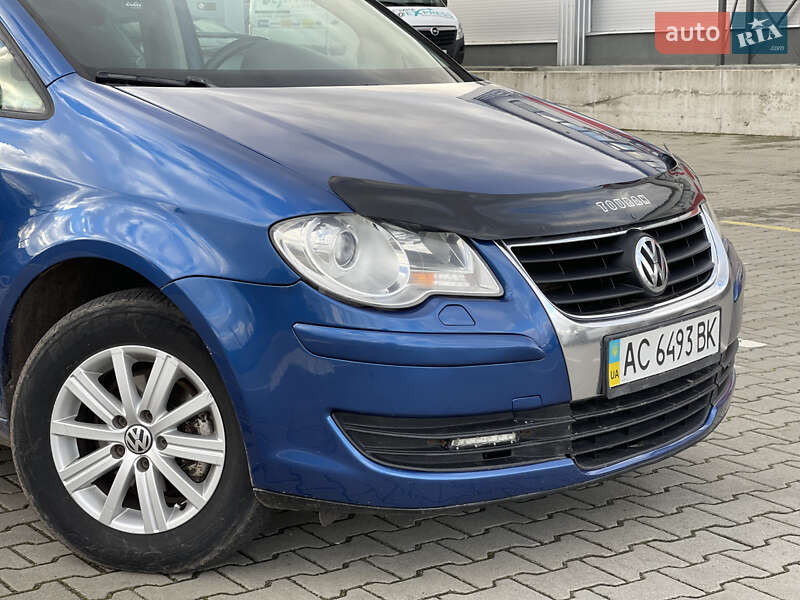 Минивэн Volkswagen Touran 2007 в Нововолынске