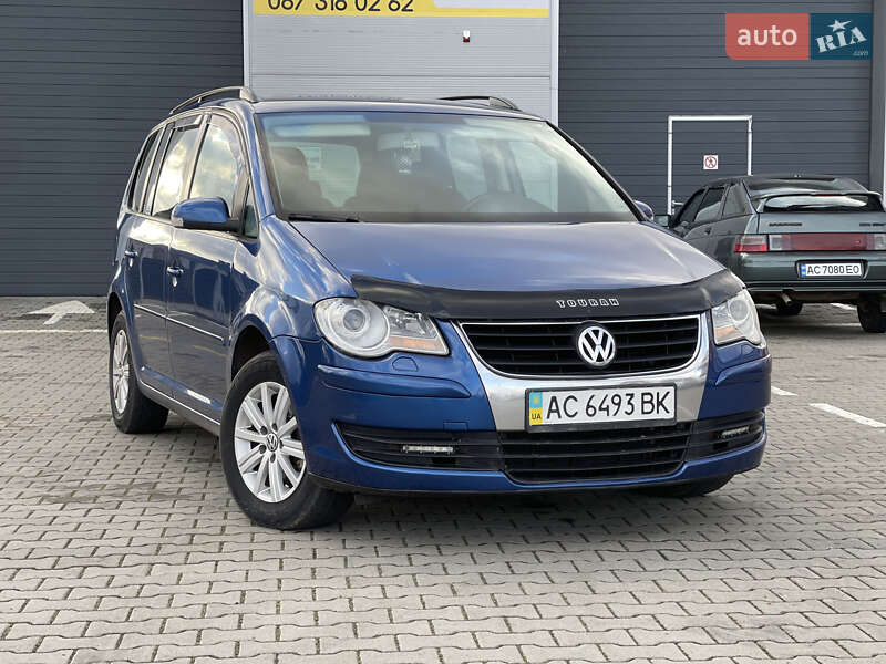 Минивэн Volkswagen Touran 2007 в Нововолынске