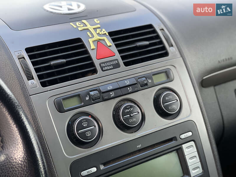 Минивэн Volkswagen Touran 2007 в Нововолынске