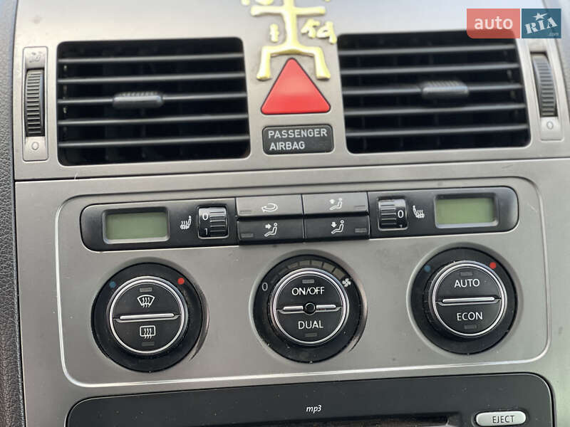 Минивэн Volkswagen Touran 2007 в Нововолынске