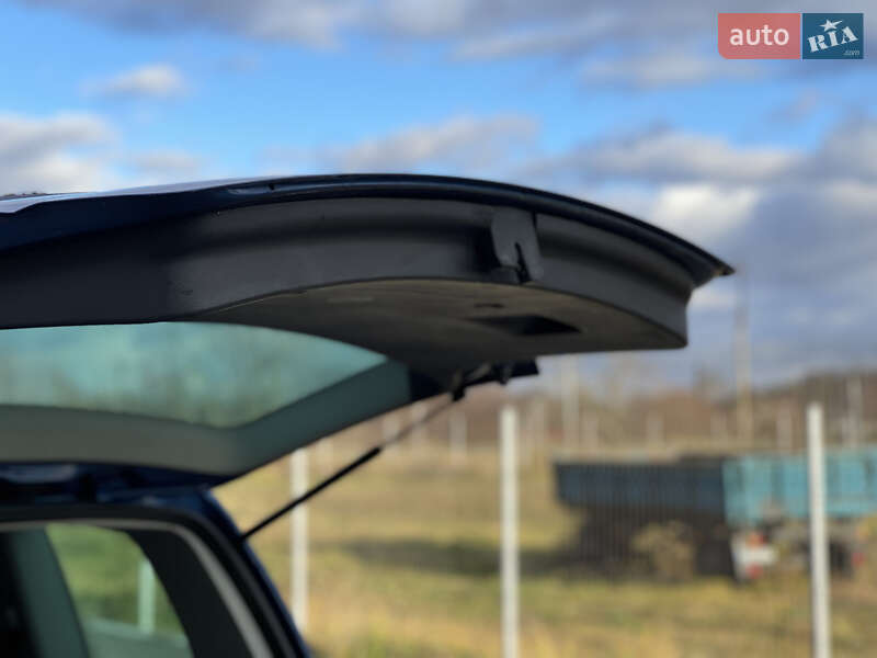 Минивэн Volkswagen Touran 2007 в Нововолынске