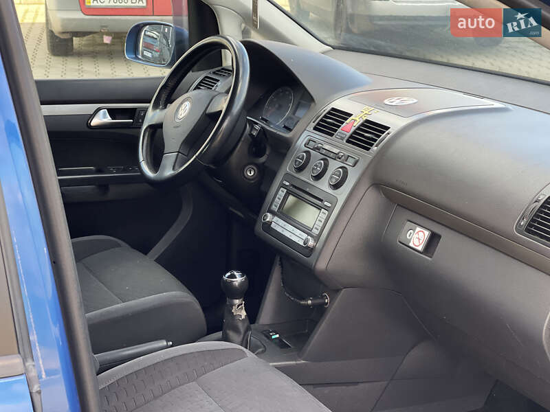 Минивэн Volkswagen Touran 2007 в Нововолынске