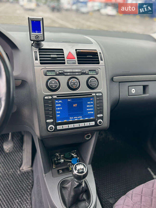 Минивэн Volkswagen Touran 2007 в Луцке